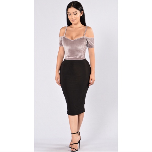 New ✨ Mauve Off The Shoulder Crop Top - Picture 2 of 6