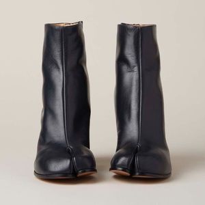 Masion Martin Margiela Tabi Leather Navy boot.