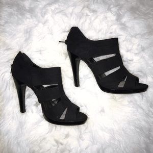 NINE WEST Black cutout heel