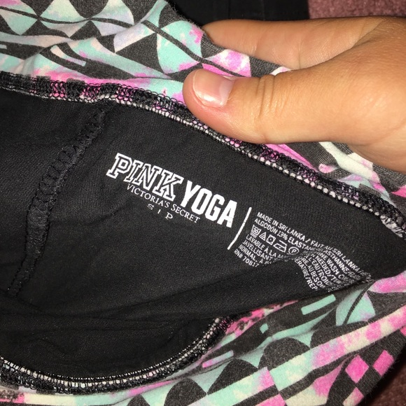 PINK Victoria's secret Capris - Picture 3 of 3