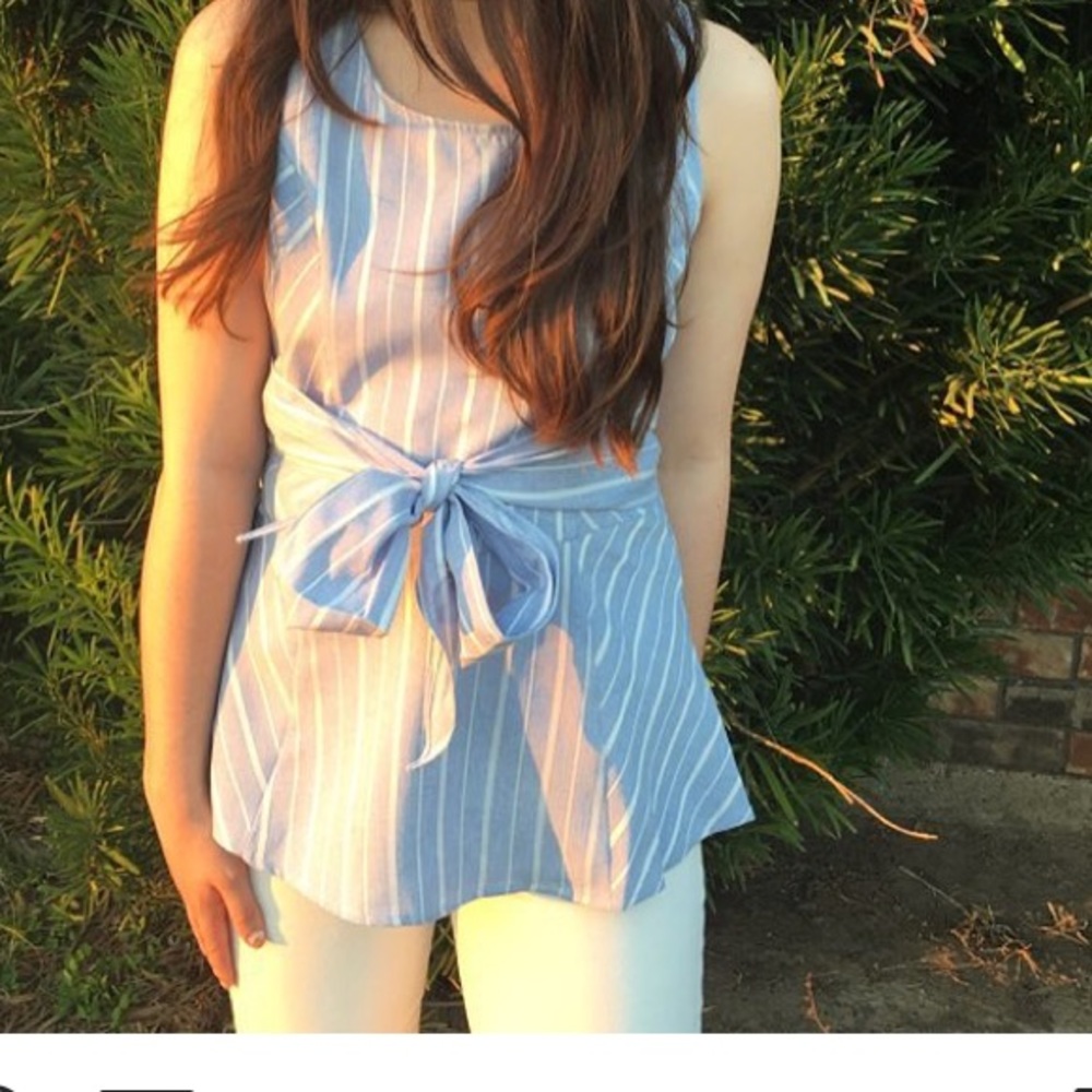 Sleeve less tie around blouse