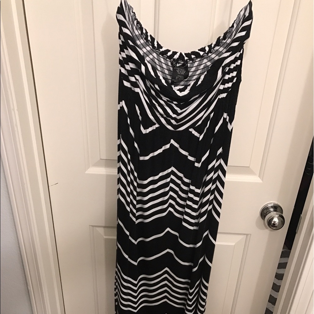 Black and white zigzag strapless maxi dress