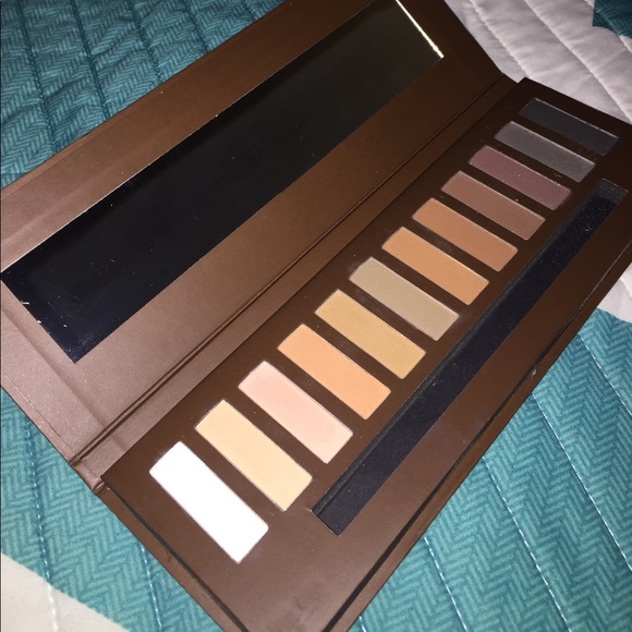 Eyeshadow kit - Picture 1 of 3