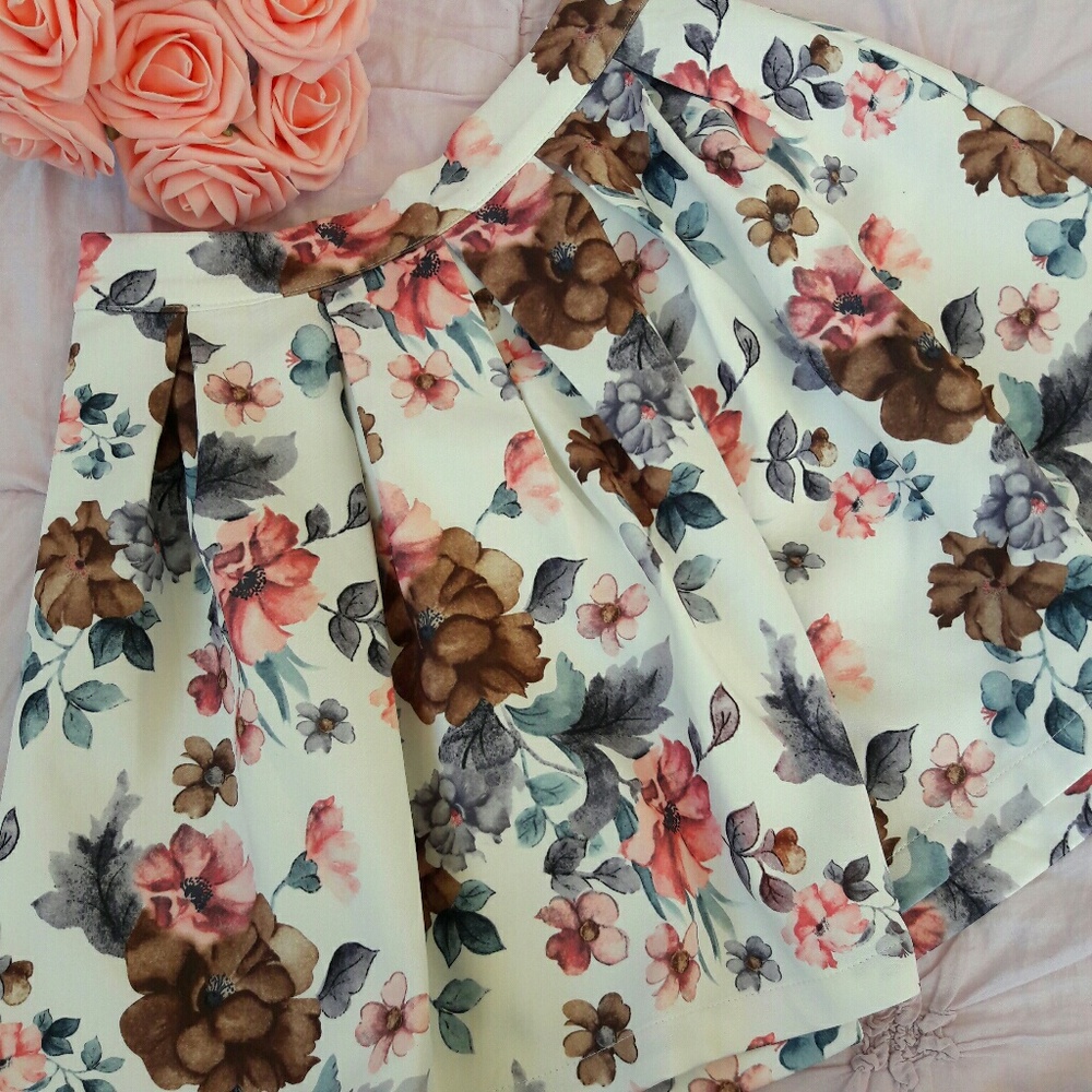 🚨SOLD 🚨Floral Skater Skirt