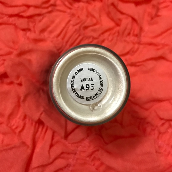 MAC Vanilla Pigment - Picture 2 of 3