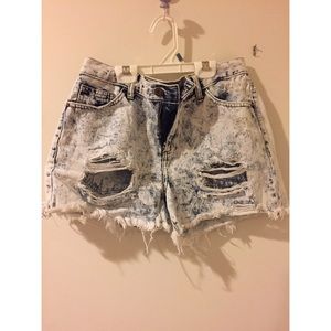 Acid-wash, high waisted denim shorts [NEVER WORN]