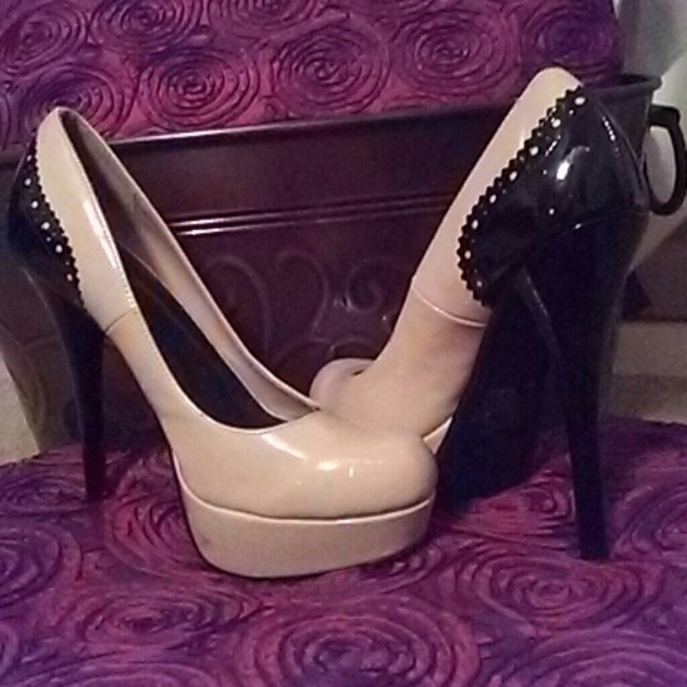Tan & black heel