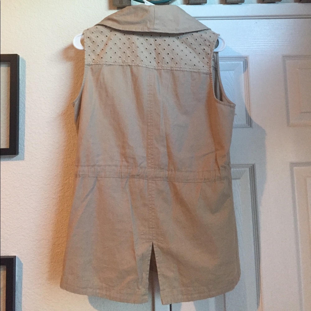 Tan Vest - Picture 2 of 2