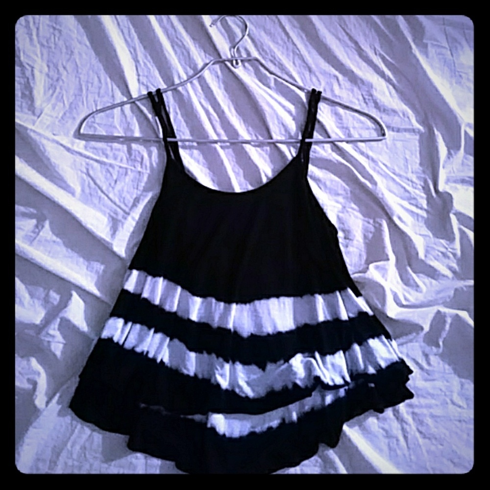 Black & white crop top