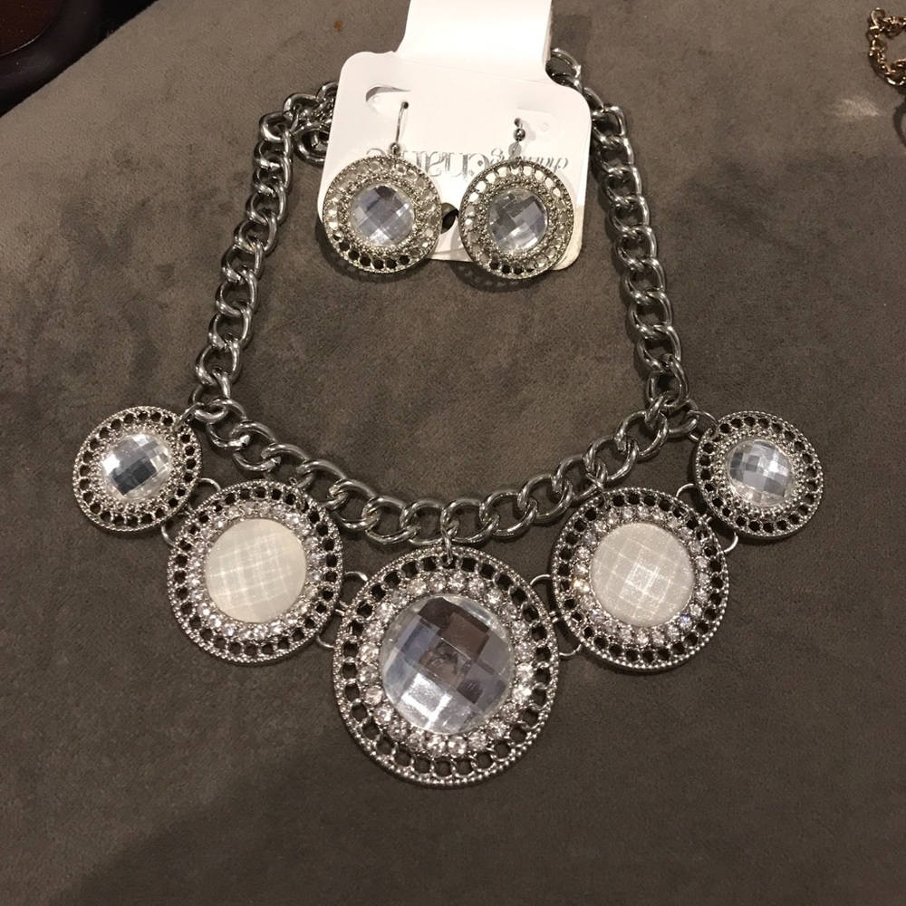 Silver and Pearl Jewelry Set