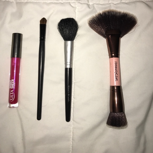 3 brushes and an Ulta lip gloss - Picture 1 of 5
