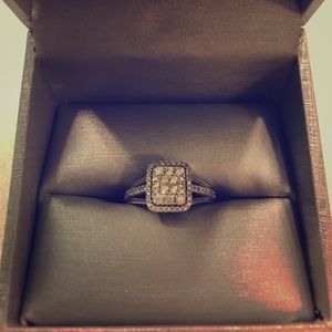 Zales ZG 1/2CTTW WG ORBIT RING 10K