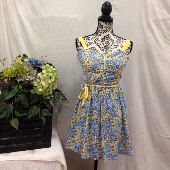 City Triangles Dresses & Skirts - City Triangles 🌻 Sunflower Pinup Dress