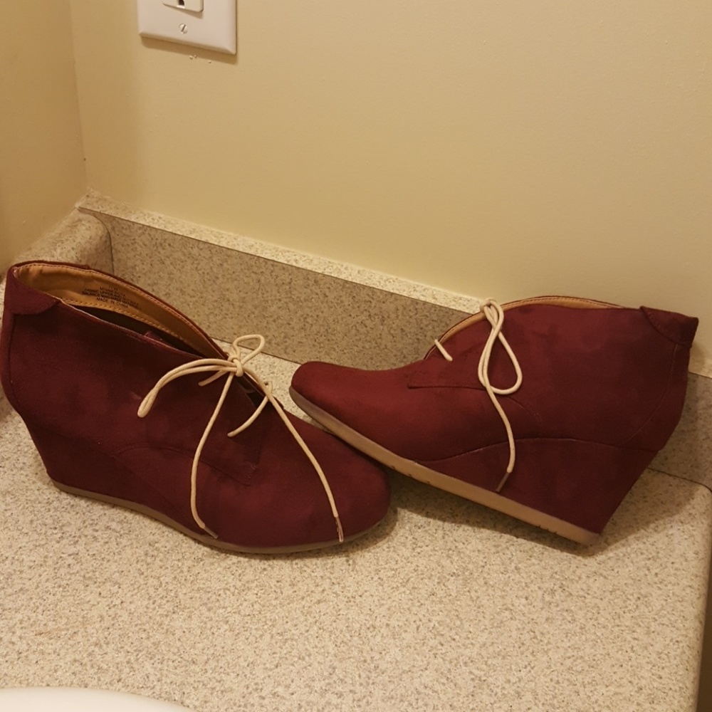 Brand New Burgundy New Buck Wedge Boots!