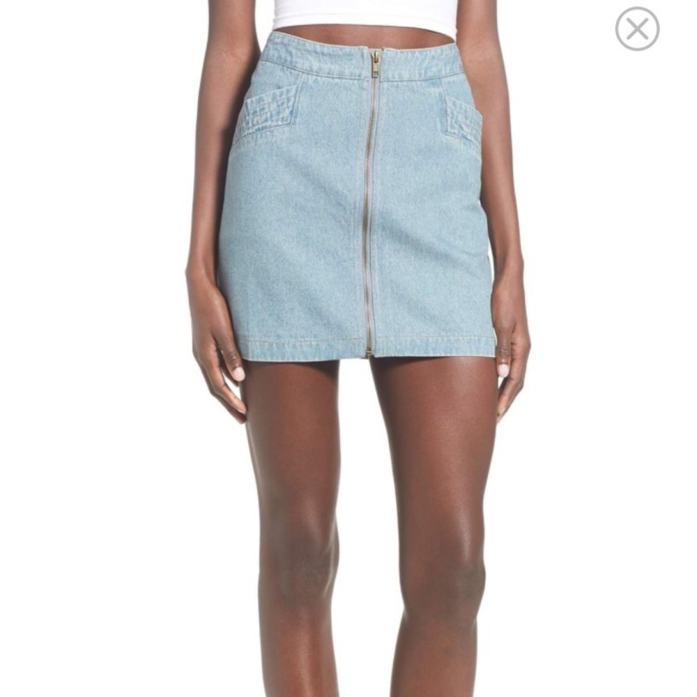 NWOT Mimi Chica zip front denim skirt