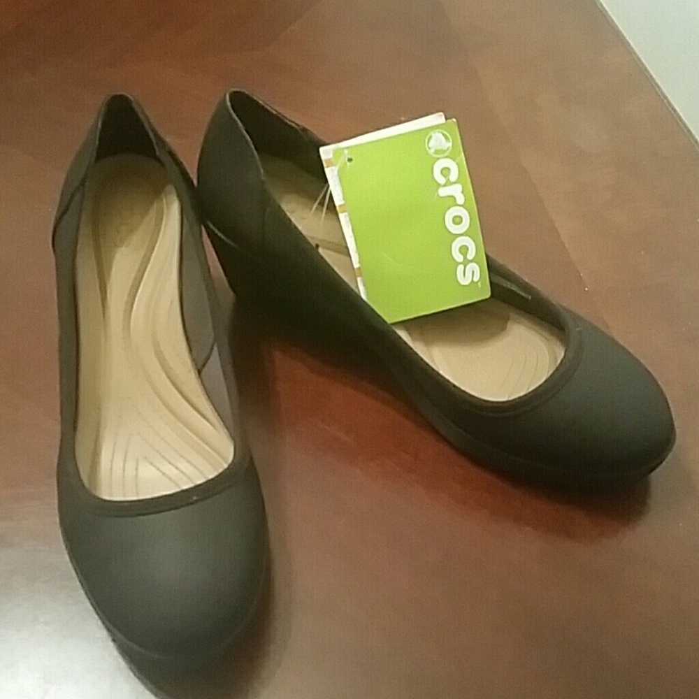 Black wmns wedge crocs