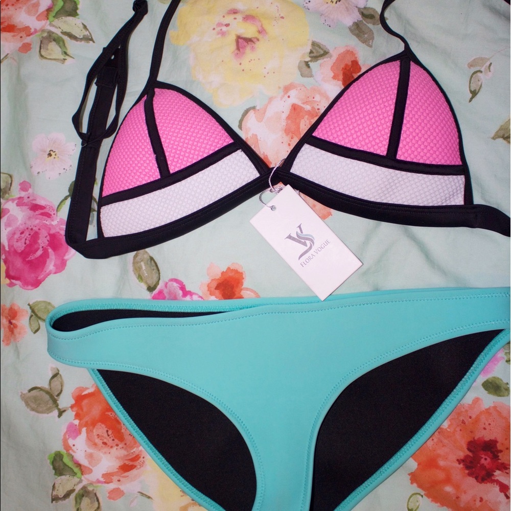 🆕NWT Flora Vogue Bikini Set