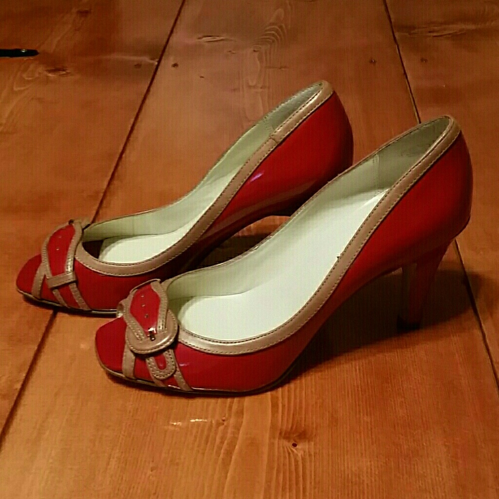 *SOLD*Adorable Anne Klein Peep Toe Shoes