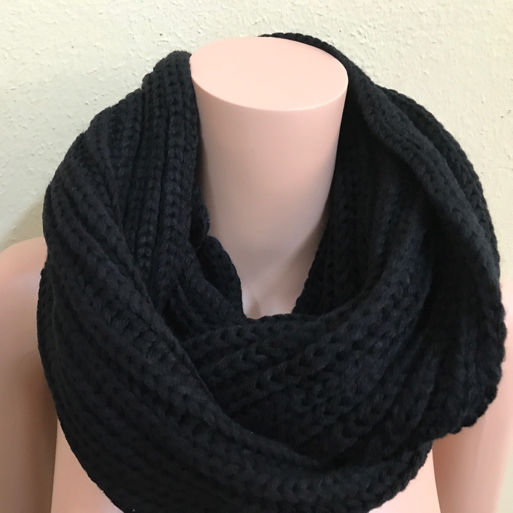 Black Infinity Scarf - Picture 4 of 4