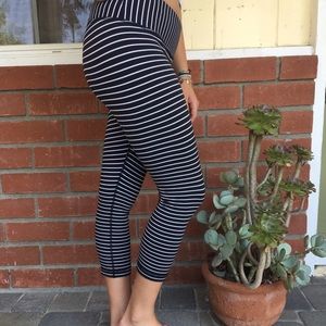 Lululemon cropped leggings 🍋