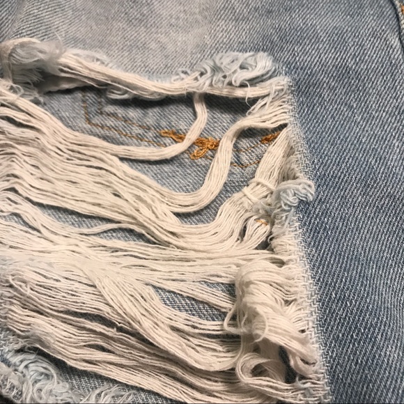 Distressed Relaxed Fit Denim Shorts - Picture 3 of 6