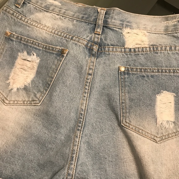 Distressed Relaxed Fit Denim Shorts - Picture 4 of 6