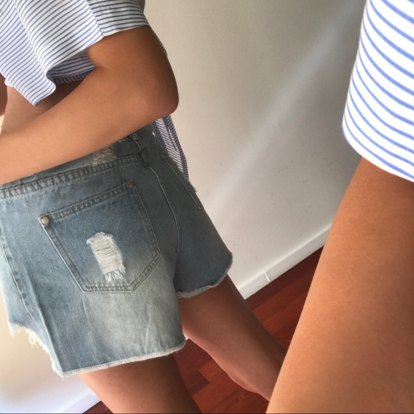 Distressed Relaxed Fit Denim Shorts - Picture 6 of 6