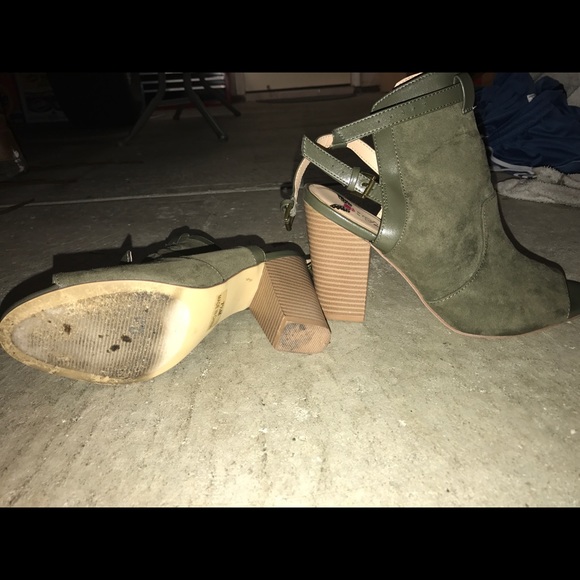 Open toe ankle booties - Picture 2 of 4