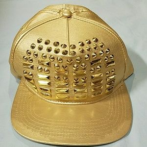 Gold Nicki Minaj hat