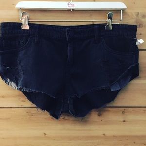 NWT bdg distressed black denim shorts