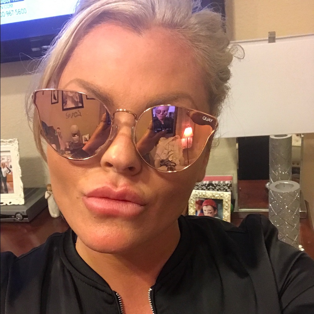 QUAY pink & rose gold sunnies 💕 - Picture 3 of 6