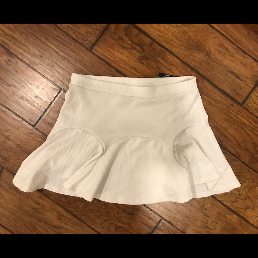 Jessica Simpson white flowy skirt