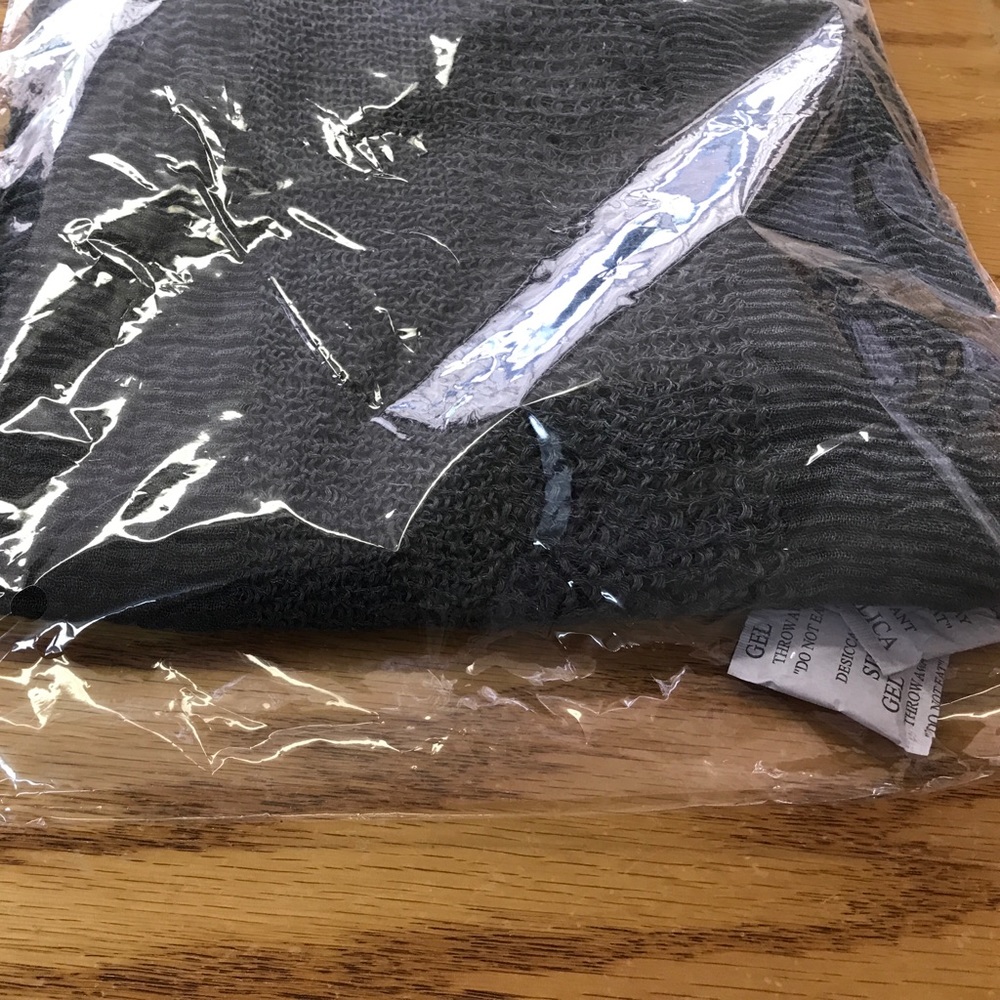 Gray Blanket Scarf - Picture 2 of 3