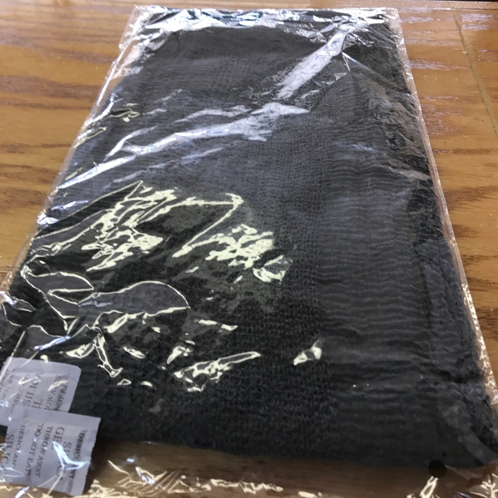 Gray Blanket Scarf - Picture 3 of 3