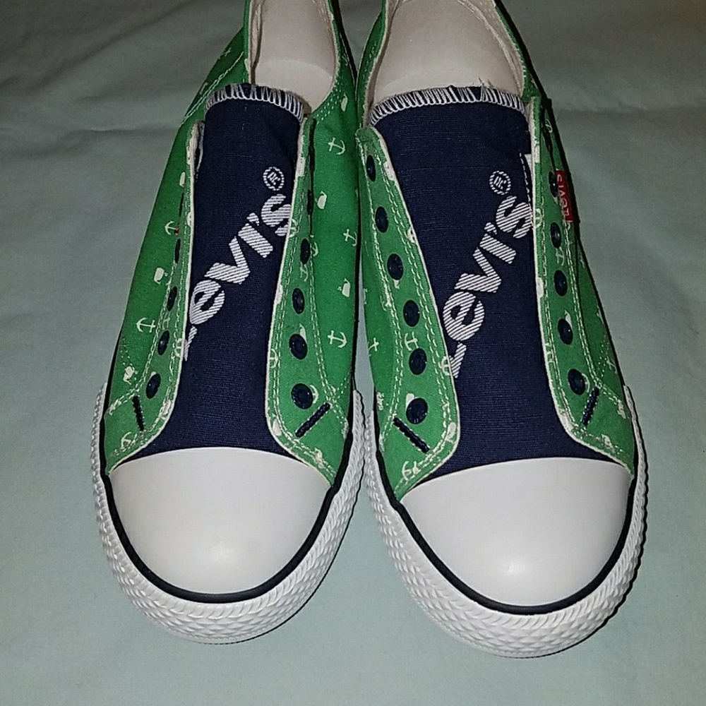 Levi's tennis shoes