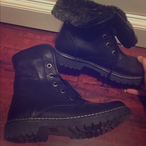 Boots with the faux fur