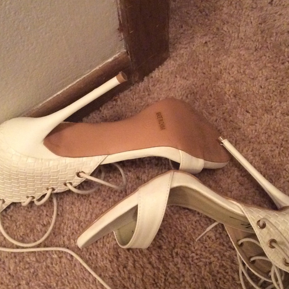 Shoes - Picture 4 of 6
