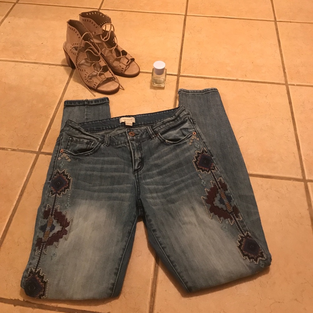 Forever 21 Embroidered Light Wash Mid Rise Denim