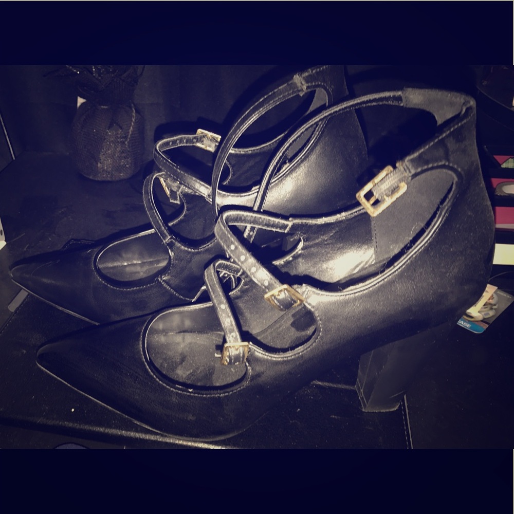 Black Pumps