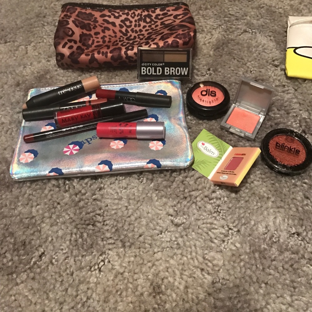 Beauty bundle!💄💋 pick 1 bag and 3 items for $6