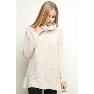 Brandy Melville Amalia Turtleneck sweater