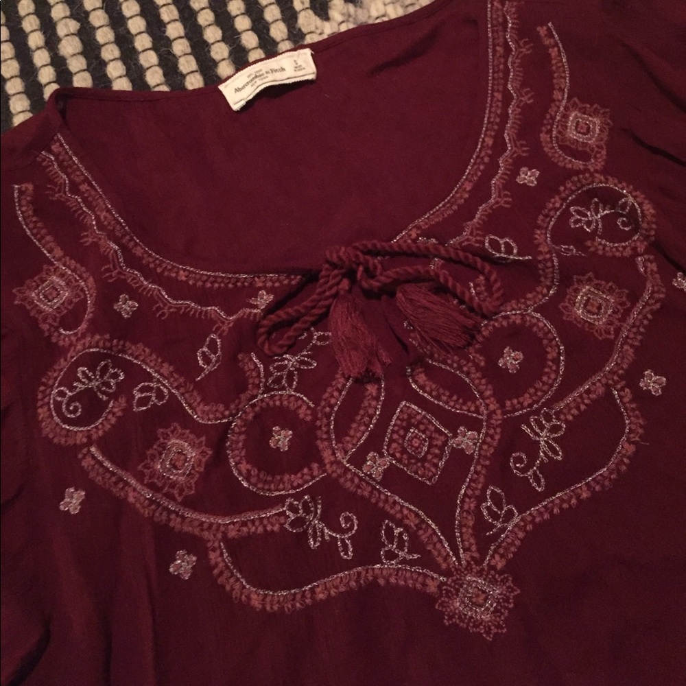 AF Embroidered maroon crop top LIKE NEW