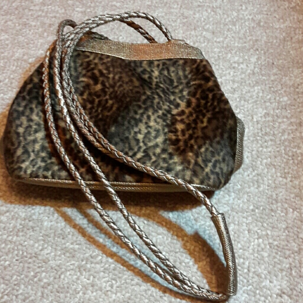 Purse with animal print by Tiannl