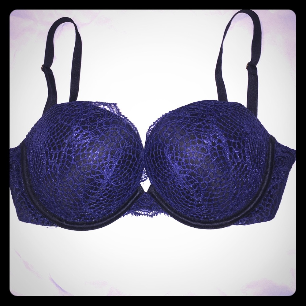 (Sold)🛍NWT Victory Secret. Very Sexy. 32 DD