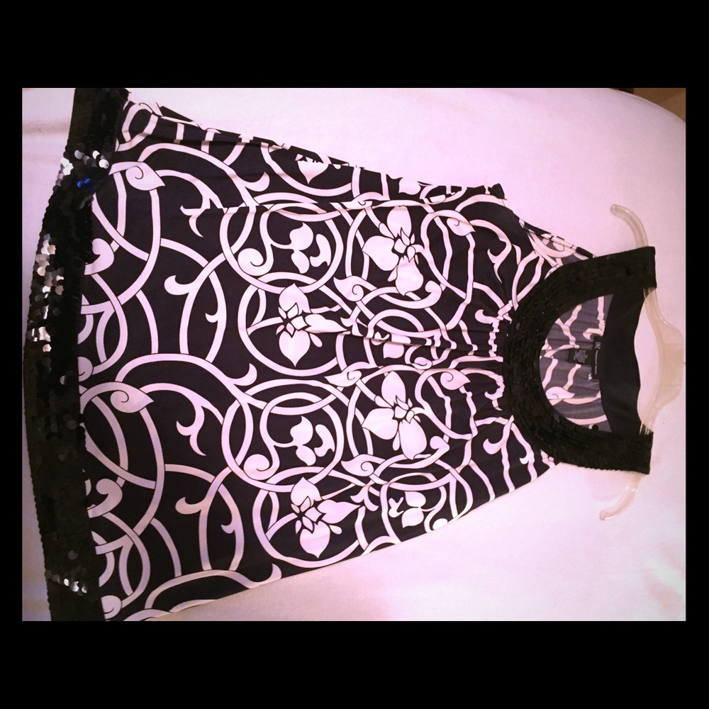 INC flowy black/white pattern tank with sequence