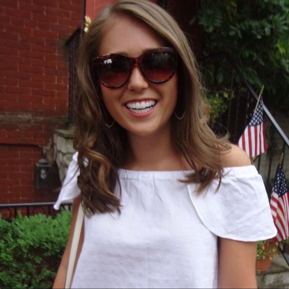 Meet your Posher, Claudia