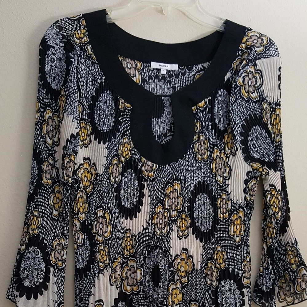 Black, white, yellow tunic