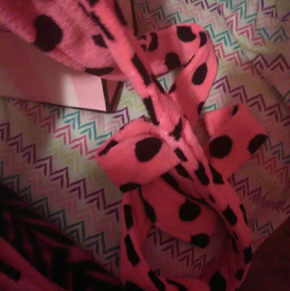 Pink robe - Picture 2 of 3