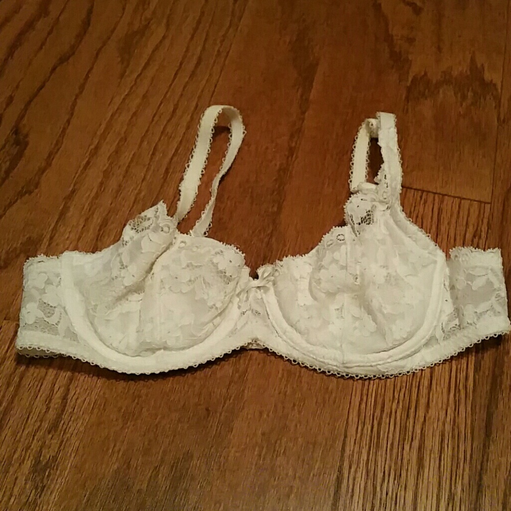 White lace bra by GAP in 34B