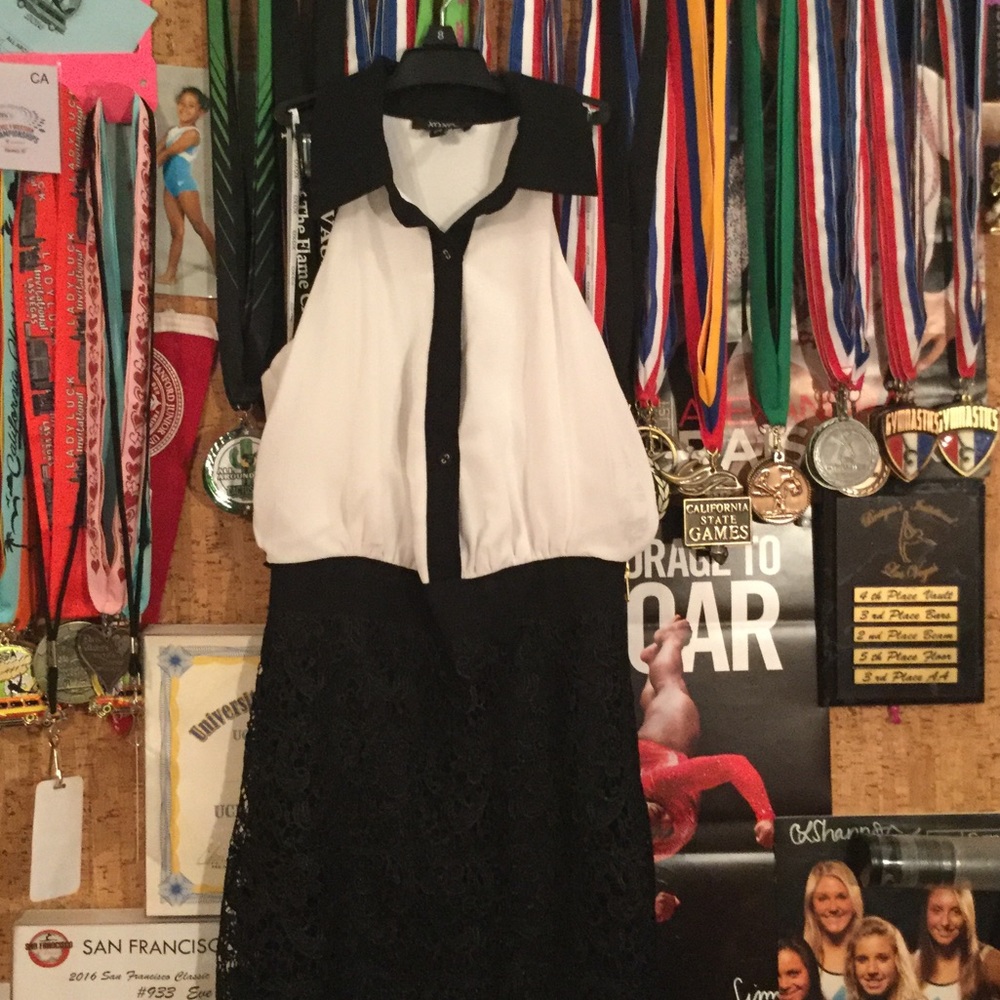 Collard b;ack and white dress